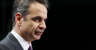 Migrants : Athènes souhaite un soutien ferme de l'Union européenne Kyriakos Mitsotakis s'est entretenu lundi au téléphone avec le président américain Donald Trump qui lui a exprimé « son soutien à la Grèce et l'a encouragé à protéger ses frontières ».