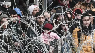 Afflux de migrants : Athènes s'attend au "ferme soutien" de l'UE à sa frontière Les réfugiés affluent à la frontière grecque et turque le 1er mars 2020.