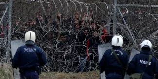 La Turquie envoie des renforts pour empêcher la Grèce de repousser les migrants La Turquie envoie des renforts pour empêcher la Grèce de repousser les migrants.