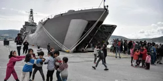 L’Europe envisage d’accueillir 1 500 enfants migrants bloqués sur les îles grecques L’Europe envisage d’accueillir 1 500 enfants migrants bloqués sur les îles grecques.