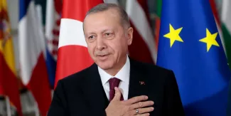 "Fascistes": Erdogan compare les autorités grecques repoussant les migrants aux nazis "Fascistes": Erdogan compare les autorités grecques repoussant les migrants aux nazis.