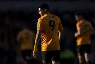 Foot - Coronavirus : l'UEFA rejette la demande de Wolverhampton, adversaire de l'Olympiakos en C3 Raul Jimenez et Wolverhampton se retrouvent dans la pénombre. (Daniel Chesterton/Presse Sports)