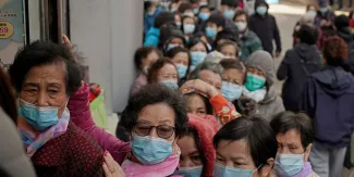 Pandémie de Coronavirus dans le monde: crainte d'un nouveau foyer d'infection à Séoul, premier décès en Grèce (Mise à jour) Pandémie de Coronavirus dans le monde: crainte d'un nouveau foyer d'infection à Séoul, premier décès en Grèce (Mise à jour).