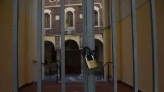 Les grilles fermées d'une église à Thessalonique, le 22 mars 2020


