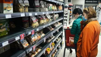 La Grèce impose la vente de journaux dans les supermarchés La Grèce impose la vente de journaux dans les supermarchés.