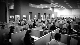Au centre d'appels Teleperformance d'Athènes, «on est toujours les uns sur les autres» Dans les locaux de Teleperformance, à Athènes en 2015.