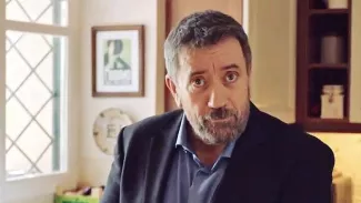 Spyros Papadopoulos, l’acteur grec qui parle sans filtre Spyros Papadopoulos, l’acteur grec qui parle sans filtre.