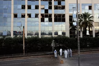 Cocktails Molotov contre des médias à Athènes Le groupe avait déjà été victime d'une attaque à la bombe en décembre 2018. Image: Keystone