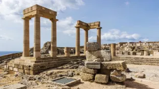 Tourisme: la Grèce voudrait sauver sa saison pour éviter la catastrophe Tourisme: la Grèce voudrait sauver sa saison pour éviter la catastrophe.