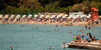 La Grèce rouvre ses frontières à certains touristes... mais pas aux Belges La Grèce rouvre ses frontières à certains touristes.
