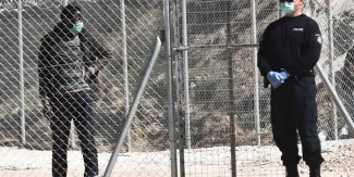 La Grèce prolonge pour la troisième fois le confinement des camps de migrants La Grèce prolonge pour la troisième fois le confinement des camps de migrants.