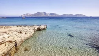 En Grèce, petites Cyclades, grande évasion En Grèce, petites Cyclades, grande évasion.