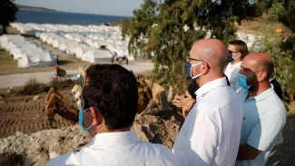 Seuls 800 des exilés chassés par les incendies ont jusqu'ici rejoint un centre provisoire érigé à la hâte par les autorités grecques. Mardi, Charles Michel a voulu « voir de (ses) propres yeux la réalité à laquelle nous sommes confrontés ». - Reuters.


