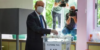 Election à Chypre-Nord: le dirigeant sortant favori face au candidat d'Ankara Election à Chypre-Nord: le dirigeant sortant favori face au candidat d'Ankara.