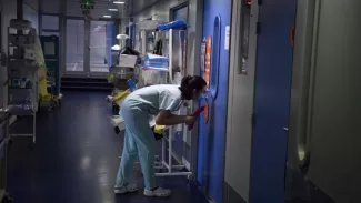Covid-19 : réquisition de cliniques privées en Grèce pour soigner les malades du coronavirus Covid-19 : réquisition de cliniques privées en Grèce pour soigner les malades du coronavirus.