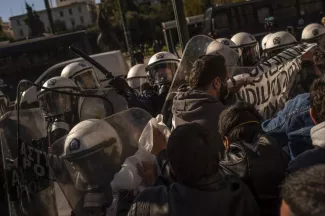 Grèce: Manifestations étudiantes contre la police dans les universités Grèce: Manifestations étudiantes contre la police dans les universités.