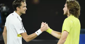 Open d’Australie : Medvedev écœure Tsitsipas et fonce vers une finale de rêve Open d’Australie : Medvedev écœure Tsitsipas et fonce vers une finale de rêve.