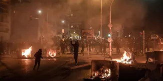 10 policiers blessés, 16 interpellations en marge d'une manifestation à Athènes 10 policiers blessés, 16 interpellations en marge d'une manifestation à Athènes.
