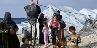 "Libérez-nous!": dans le camp fermé de Lesbos, les migrants "étouffent" "Libérez-nous!": dans le camp fermé de Lesbos, les migrants "étouffent".