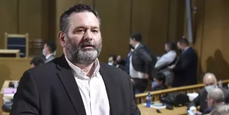 Un eurodéputé grec, ancien cadre du parti néonazi Aube dorée, arrêté à Bruxelles Un eurodéputé grec, ancien cadre du parti néonazi Aube dorée, arrêté à Bruxelles.