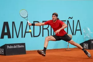 Tennis : Stefanos Tsitsipas éliminé en huitièmes de finale du Masters 1000 de Madrid par Casper Ruud Stefanos Tsitsipás s'est montré trop court face à Casper Ruud. (797/david/cordonpress / cordon p)