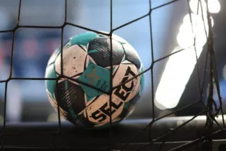 Hand : La finale aller de la Coupe de l'EHF hommes entre l'AEK Athènes et Ystads IF reportée pour cause de cas de coronavirus Le Covid vient encore perturber le calendrier de handball (E. Garnier/L'Équipe)