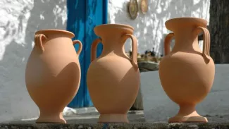 Mémoires de chypre Fille d'une Bretonne et d'un Chypriote, devenu français en 1956, Sophie Makariou estime être «née à Chypre en 1973», à l'âge de 7 ans. 851795/Michael Kvakin - stock.adobe.com