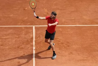 Tennis - Stefanos Tsitsipas : « Encore un challenge » d'enchaîner les matches au tournoi de Lyon Stefanos Tsitsipas veut jouer, encore et encore. (N. Luttiau/L'Équipe)
