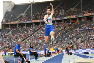 Athlé : Le Grec Miltiadis Tentoglou s'empare de la MPM à la longueur en réussissant 8,60 m Athlé : Le Grec Miltiadis Tentoglou s'empare de la MPM à la longueur en réussissant 8,60 m.