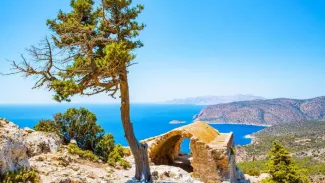 200 touristes néerlandais signent pour des vacances confinées en Grèce Les touristes néerlandais se rendent à Rhodes dans le cadre d'un voyage organisé respectant un strict protocole sanitaire. traveller70 - stock.adobe.com