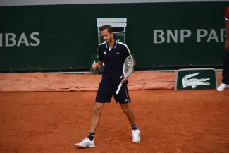 Roland-Garros (H) - Daniil Medvedev rejoint Stefanos Tsitsipas en quarts de finale de Roland-Garros Daniil Medvedev est en quarts de Roland-Garros pour la première fois de sa carrière. (J. Prévost/L'Équipe)