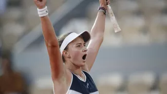 Krejcikova, l'inattendue Tchèque éteint la flamme grecque Sakkari Krejcikova, le bonheur foudroyant d'une première finale majeure. BENOIT TESSIER / REUTERS