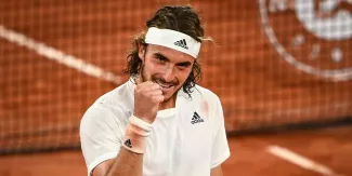 Roland-Garros: Djokovic et Nadal montent sur le court, Tsitsipas les attend en finale (DIRECT) Roland-Garros: Djokovic et Nadal montent sur le court, Tsitsipas les attend en finale (DIRECT).