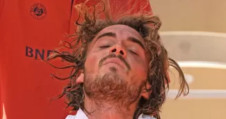Stefanos Tsitsipas se qualifie pour sa première finale de Grand Chelem Stefanos Tsitsipas se qualifie pour sa première finale de Grand Chelem.