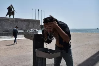 "Je vais mourir sous cette chaleur" : Athènes confrontée à une nouvelle canicule "Je vais mourir sous cette chaleur" : Athènes confrontée à une nouvelle canicule.