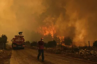 Incendies en Europe: Villageois et touristes évacués en Turquie et en Grèce Incendies en Europe: Villageois et touristes évacués en Turquie et en Grèce.