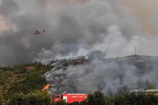 Grèce: Incendie au nord d’Athènes: deux morts, selon un nouveau bilan Grèce: Incendie au nord d’Athènes: deux morts, selon un nouveau bilan.
