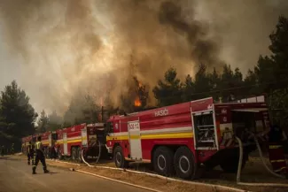Athènes débloque 500 millions d'aides pour les sinistrés du feu Athènes débloque 500 millions d'aides pour les sinistrés du feu.