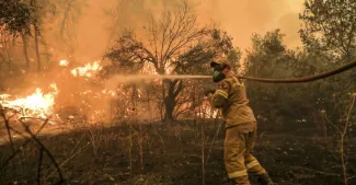 Incendies en Grèce: le Premier ministre demande pardon pour les «manquements» Incendies en Grèce: le Premier ministre demande pardon pour les «manquements».