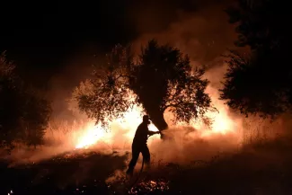 En Grèce, l’héroïque bataille contre le feu des habitants d’Eubée À Vasilika, dans le nord de l'île grecque d'Eubée, samedi 7 août 2021. Photo ALEXANDROS AVRAMIDIS/REUTERS