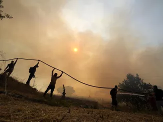 Incendies maitrisés en Grèce: Les soldats du feu ont gagné la bataille contre les flammes Incendies maitrisés en Grèce: Les soldats du feu ont gagné la bataille contre les flammes.