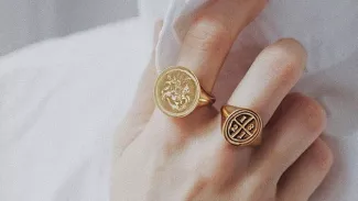 Le joaillier Zolotas fête le bicentenaire de la révolution grecque La collection Les Sceaux de la liberté célèbre l'iconographie grecque inspirée de l'Antiquité et de la religion orthodoxe. Zolotas