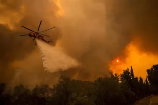 Grèce: Incendie de forêt près d’Athènes, évacuations par précaution Grèce: Incendie de forêt près d’Athènes, évacuations par précaution.