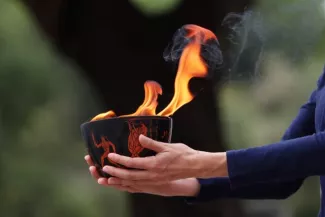 JO 2022 : Des activistes tibétains manifestent sur l'Acropole contre les Jeux Olympiques d'hiver de Pékin La flamme olympique sera allumée lundi. (COSTAS BALTAS/Reuters)