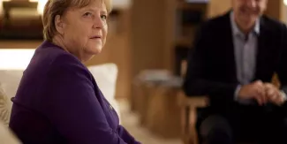 À Athènes, Angela Merkel fait ses adieux à son meilleur ennemi À Athènes, Angela Merkel fait ses adieux à son meilleur ennemi.