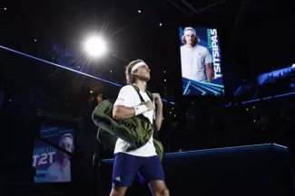 Tennis : Stefanos Tsitsipas forfait pour la suite du Masters et remplacé par Cameron Norrie Saison terminée pour Stefanos Tsitsipas. (G. Mangiapane/Reuters)