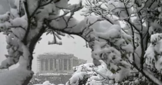 Voyage en Grèce et Covid-19 : formulaire, passe sanitaire, test... Les conditions pour y aller cet hiver Quelles sont les conditions pour voyager en Grèce cet hiver ? On vous dit tout. (Le Parthénon sous la neige, en février 2021.) ARIS MESSINIS / AFP