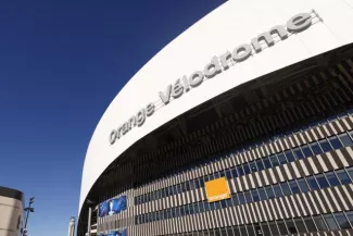 Foot : La police s'interpose entre supporters grecs et marseillais à Marseille Les incidents ont eu lieu à la veille du match au Vélodrome entre l'OM et le PAOK. (F. Porcu/L'Équipe)