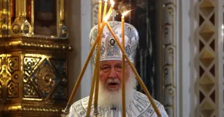 epa09876046 Patriarch Kirill of Moscow and All Russia serves at Christ the Savior cathedral during a church service marking the Holiday of Annunciation in Moscow, Russia, 07 April 2022. The Annunciation is one of twelve main Christian holidays. EPA/MAXIM — © MAXIM SHIPENKOV / keystone-sda.ch


