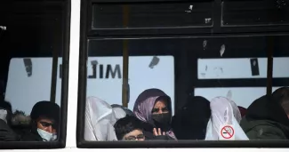 Une migrante tuée après un échange de tirs à la frontière gréco-turque Une migrante a été tuée par balle à la frontière entre la Grèce et la Turquie. DANIEL LEAL / AFP